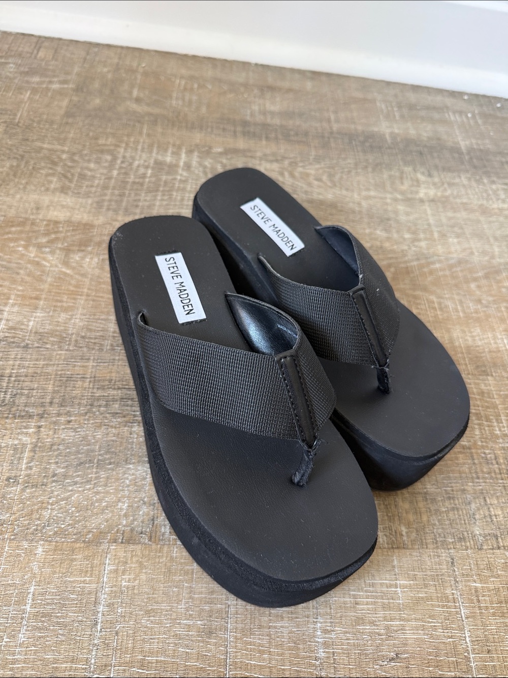 Steve Madden Better Black Platform Thong Sandals Size 6